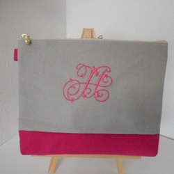 20㎝選べるイニシャル刺繍の帆布のマルチポーチ　ピンク 1枚目の画像