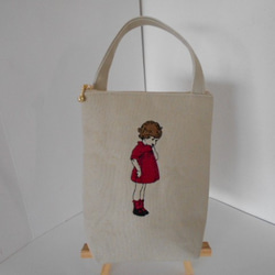 刺繍の帆布のポーチ 可愛いフランスの女の子レッド 持ち手付きポーチ 3枚目の画像