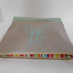 選べるヴィンテージ刺繍の帆布のマルチポーチ　　ミントグリーン　25㎝ 2枚目の画像