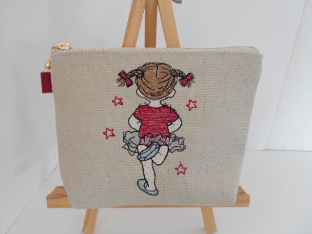 14㎝サイズから選べる後ろ姿が可愛いバレリーナの女の子刺繍の