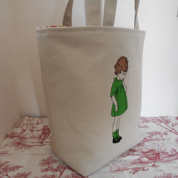 刺繍の帆布のミニトートバッグ　フランスの可愛い女の子　グリーン 3枚目の画像