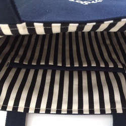選べるヴィンテージイニシャル刺繍の帆布のトートバッグ　紺色 または黒色２８㎝ 3枚目の画像