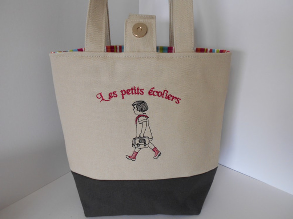 刺繍の帆布のミニトートバッグ　通学のフランスの女の子　ホック付き 2枚目の画像
