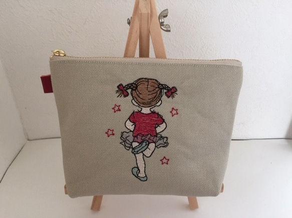 選べる可愛い バレリーナの女の子刺繍の帆布のポーチレッド １６㎝ 18㎝　２０㎝ 2枚目の画像