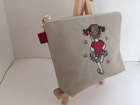 選べる可愛い バレリーナの女の子刺繍の帆布のポーチレッド １６㎝ 18㎝　２０㎝ 6枚目の画像
