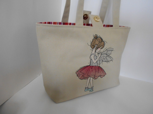 刺繍の帆布のトートバッグ　可愛いバレリーナの女の子　ホックとポケット付き 3枚目の画像