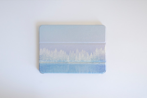 樹氷と雪の空を描いた、iPadケース 1枚目の画像