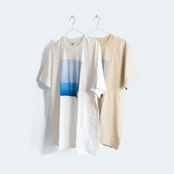 手描き青い彼岸花柄長袖Tシャツ ホワイト 袖リブ付き ロンT 白 Tシャツ