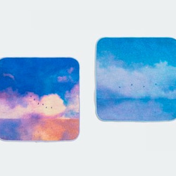 一組兩條描繪天空的毛巾手帕 第1張的照片