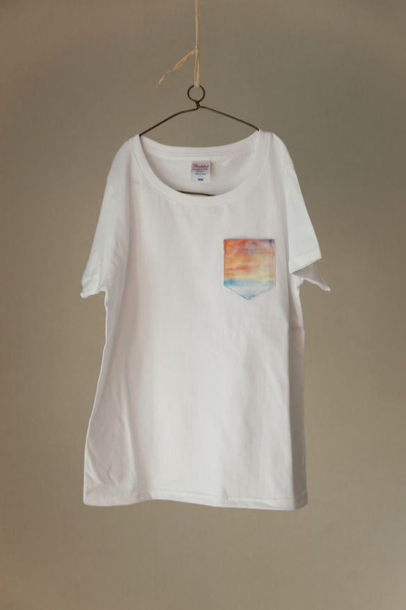 ポケットTシャツ「赤い空」 1枚目の画像