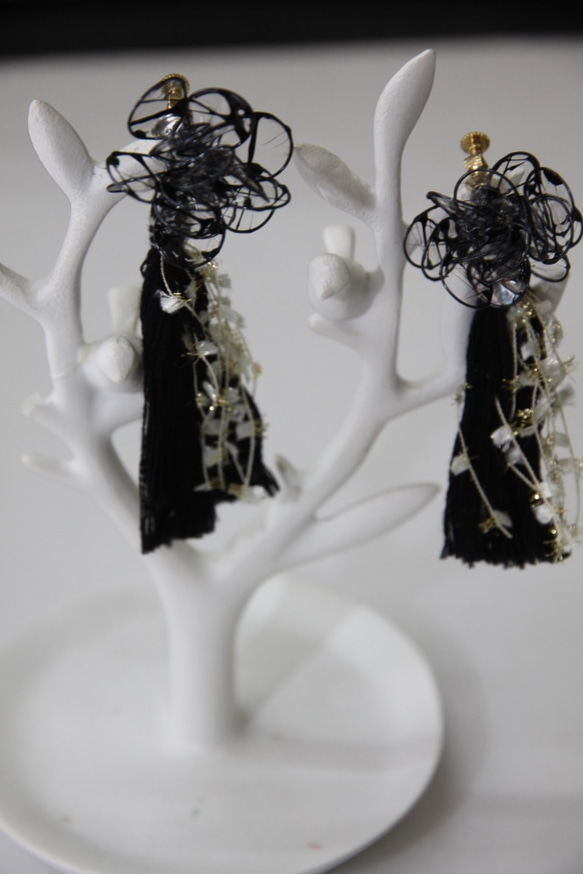 夢網花流蘇耳環黑色 第2張的照片