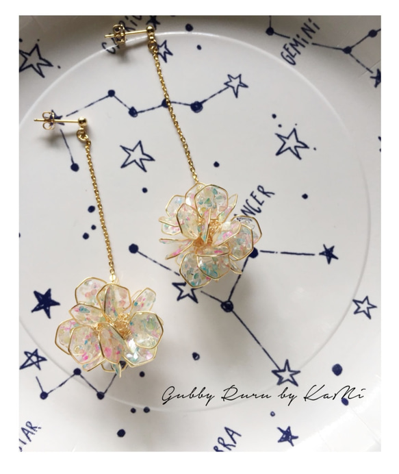 六角貝殼彩花球垂墜耳環⭐︎耳環/耳針/樹脂(一對)（金） 第1張的照片