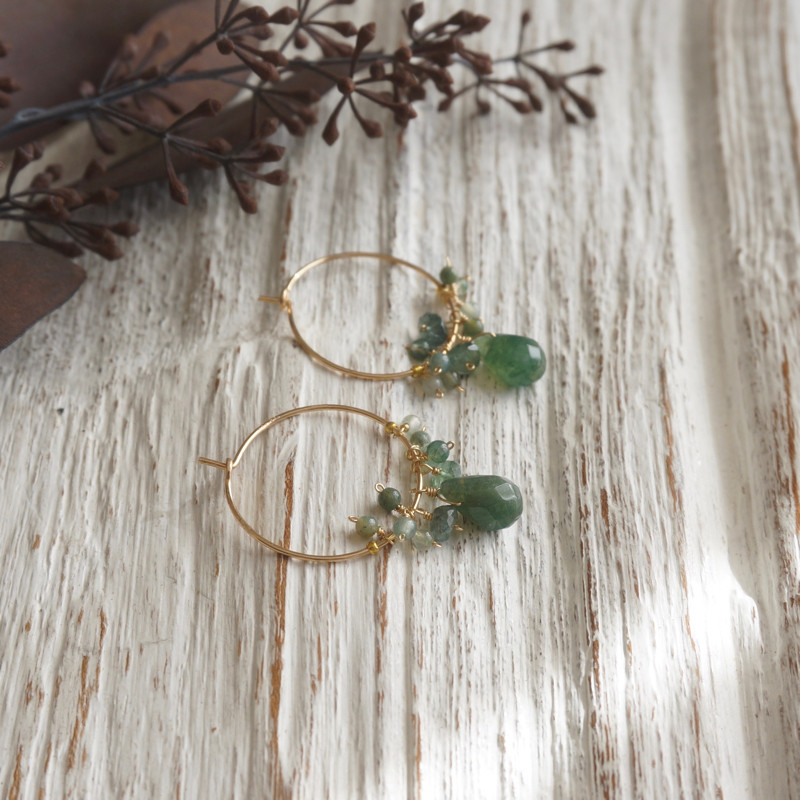 アゲートとトルマリンのふさフープピアス（PE-158 モスグリーン)