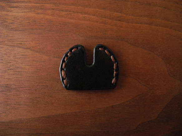 キーカバー 鍵カバー 牛革 レザー  黒 ブラック （丸－黒－茶） 2枚目の画像
