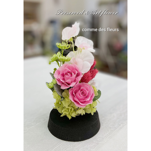 ピンクローズとスイートピーが可愛いガラスドームアレンジ