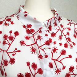 薄手で軽い綿100%サテン　草花模様の半袖シャツ　/ コセンダングサ 5枚目の画像