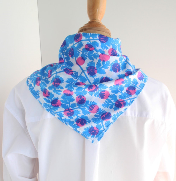 シルクのような綿サテン ふんわりハンカチスカーフ / ヤブジラミ 6枚目の画像