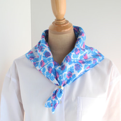 シルクのような綿サテン ふんわりハンカチスカーフ / ヤブジラミ 7枚目の画像