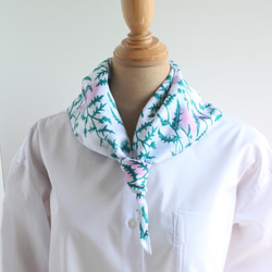 シルクのような綿サテン ふんわりハンカチスカーフ　／ アザミ 6枚目の画像