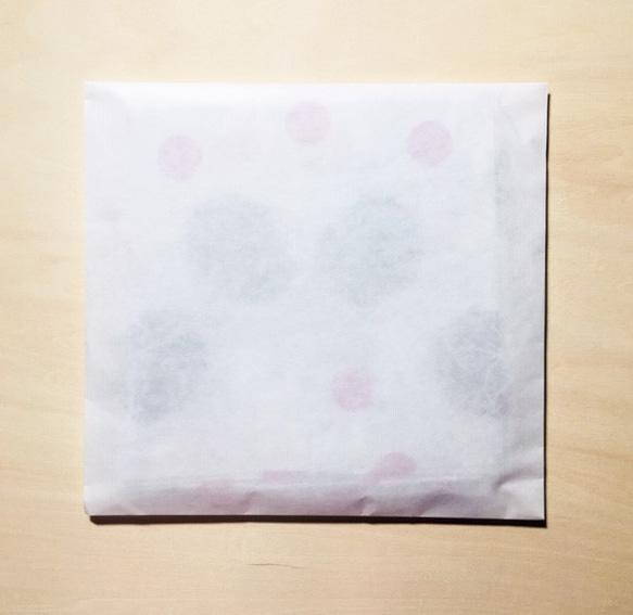 シルクのような綿サテン ふんわりハンカチスカーフ　／ アザミ 8枚目の画像