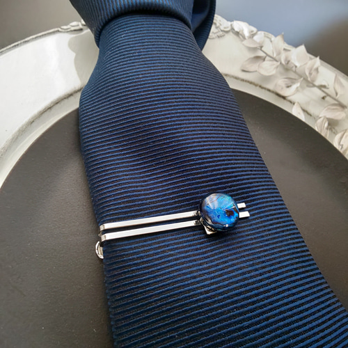 エレガントに輝く沖縄ブルーが綺麗 天然貝のネクタイピン ～お洒落な