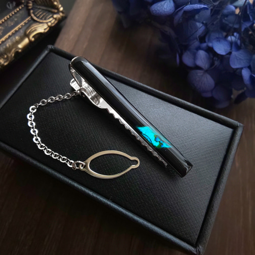 大人の男性に贈る エレガントに輝く天然シェルのターコイズブルー