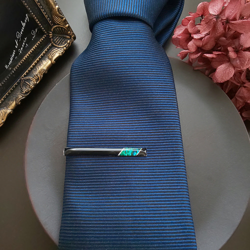 大人の男性に贈る エレガントに輝く天然シェルのターコイズブルー