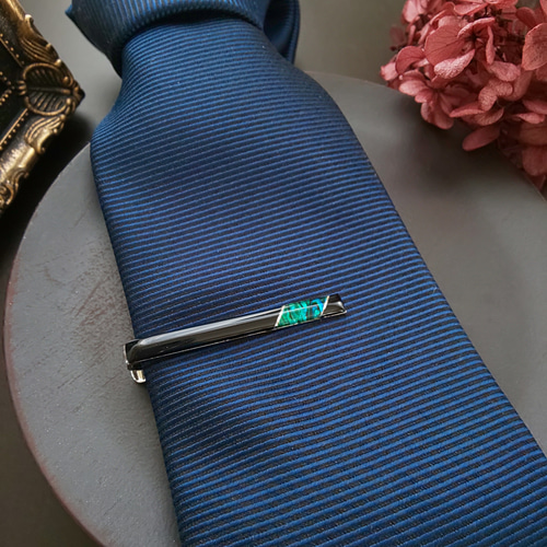 大人の男性に贈る エレガントに輝く天然シェルのターコイズブルー