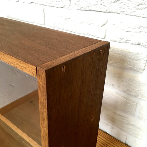 2段のレトロなショーケース(奥行き15cm) 棚・シェルフ・ラック