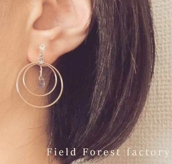 煌めくシルバーフープとアイオライトのノンホールピアス 3枚目の画像