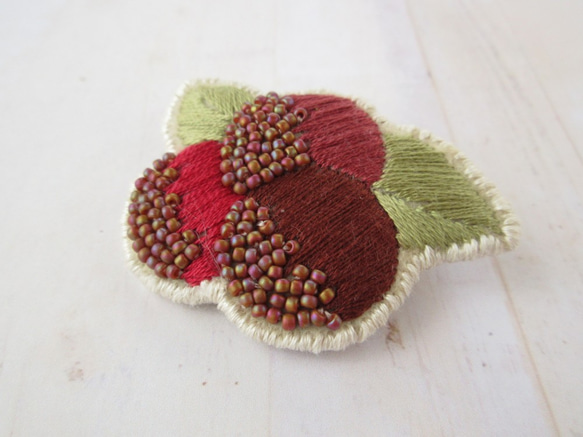 Brooch　ビーズ刺繍　（K0974) 2枚目の画像