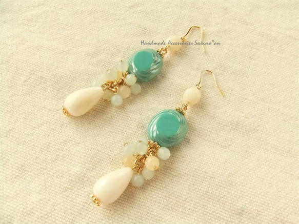 sold/Pierces or Earrings　チェコガラス（P0752） 1枚目の画像