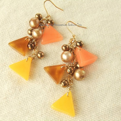 sold/Pierces or Earrings　△アクリル（P0764） 1枚目の画像