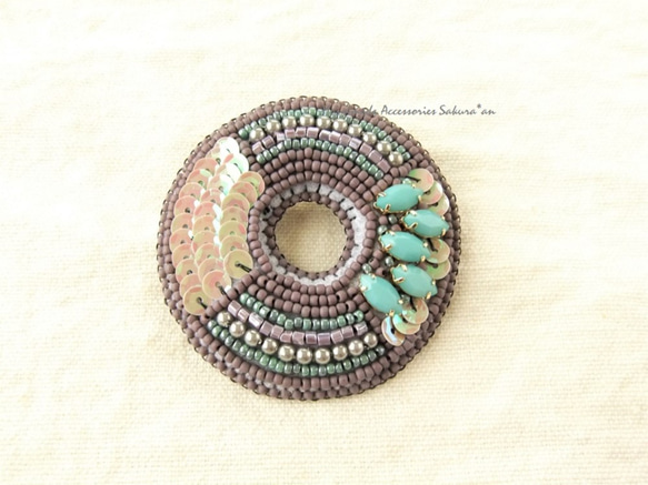 sold/Brooch　ビーズ刺繍　リース　purple（K0619) 1枚目の画像