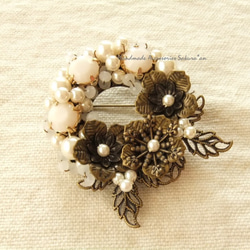 sold/Brooch　お花　ビジュー（K0627) 1枚目の画像