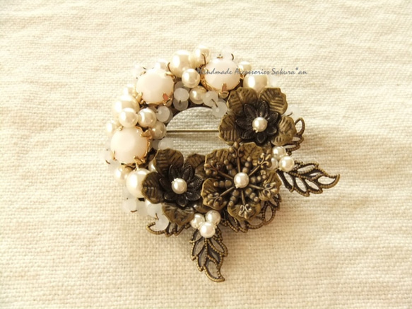 sold/Brooch　お花　ビジュー（K0627) 1枚目の画像