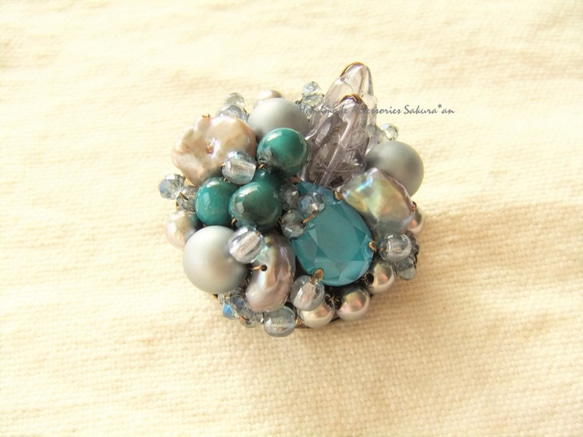 sold/Brooch　クリスタルアズールブルー（K0629) 2枚目の画像