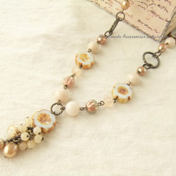 sold/Necklace　お花　チェコ（N1146) 1枚目の画像