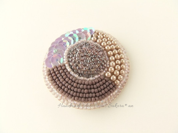 sold/Brooch　まる　ビーズ刺繍　パープル（K0672) 2枚目の画像