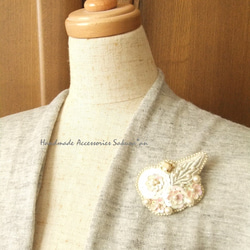 sold/Brooch　お花　葉っぱ　ビーズ刺繍　（K0685) 5枚目の画像