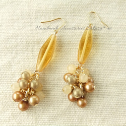 sold/金具変更OK　Pierces or Earrings  チェコ　淡水パール　イエロージェイド（P0824） 1枚目の画像