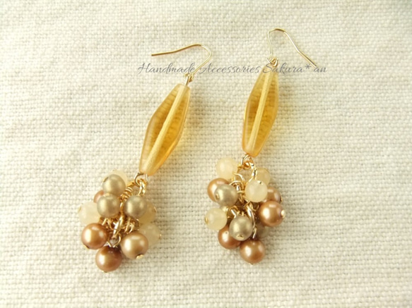 sold/金具変更OK　Pierces or Earrings  チェコ　淡水パール　イエロージェイド（P0824） 1枚目の画像