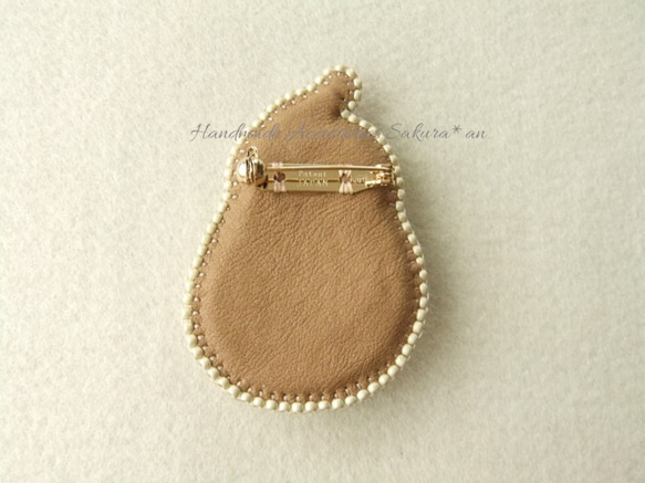 sold/Brooch　梨　ビーズ刺繍　（K0700) 3枚目の画像