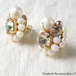 sold/SALEルミナスグリーンのピアス(P0612)　※金具の変更不可 3枚目の画像