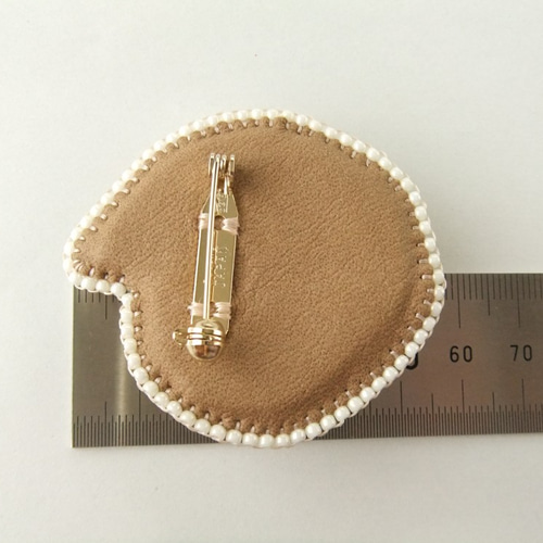 sold/SALE Brooch りんご ビーズ刺繍 （K0708) ブローチ さくら