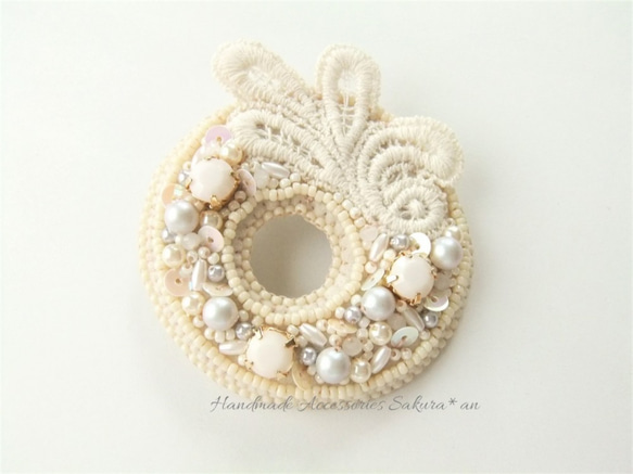 Brooch　ビーズ刺繍　レース　ドーナツ　リース（K0719) 2枚目の画像