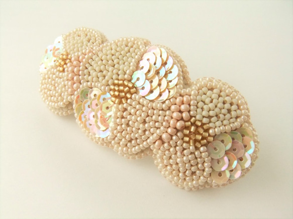 sold/Hair accessory　バレッタ　ビーズ刺繍　（K0749) 2枚目の画像