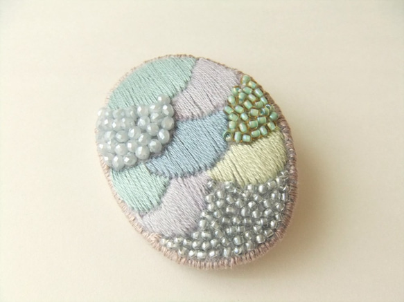 Brooch　ビーズ刺繍　オーバル　blue（K0776) 2枚目の画像