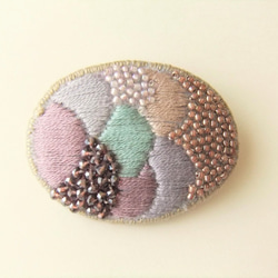 SALE　Brooch　ビーズ刺繍　オーバル　purple（K0777) 1枚目の画像