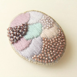 SALE　Brooch　ビーズ刺繍　オーバル　purple（K0777) 2枚目の画像